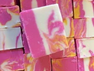 The Fudge Fatcory Ginger & Rhubarb Gin Fudge 100g (UK)